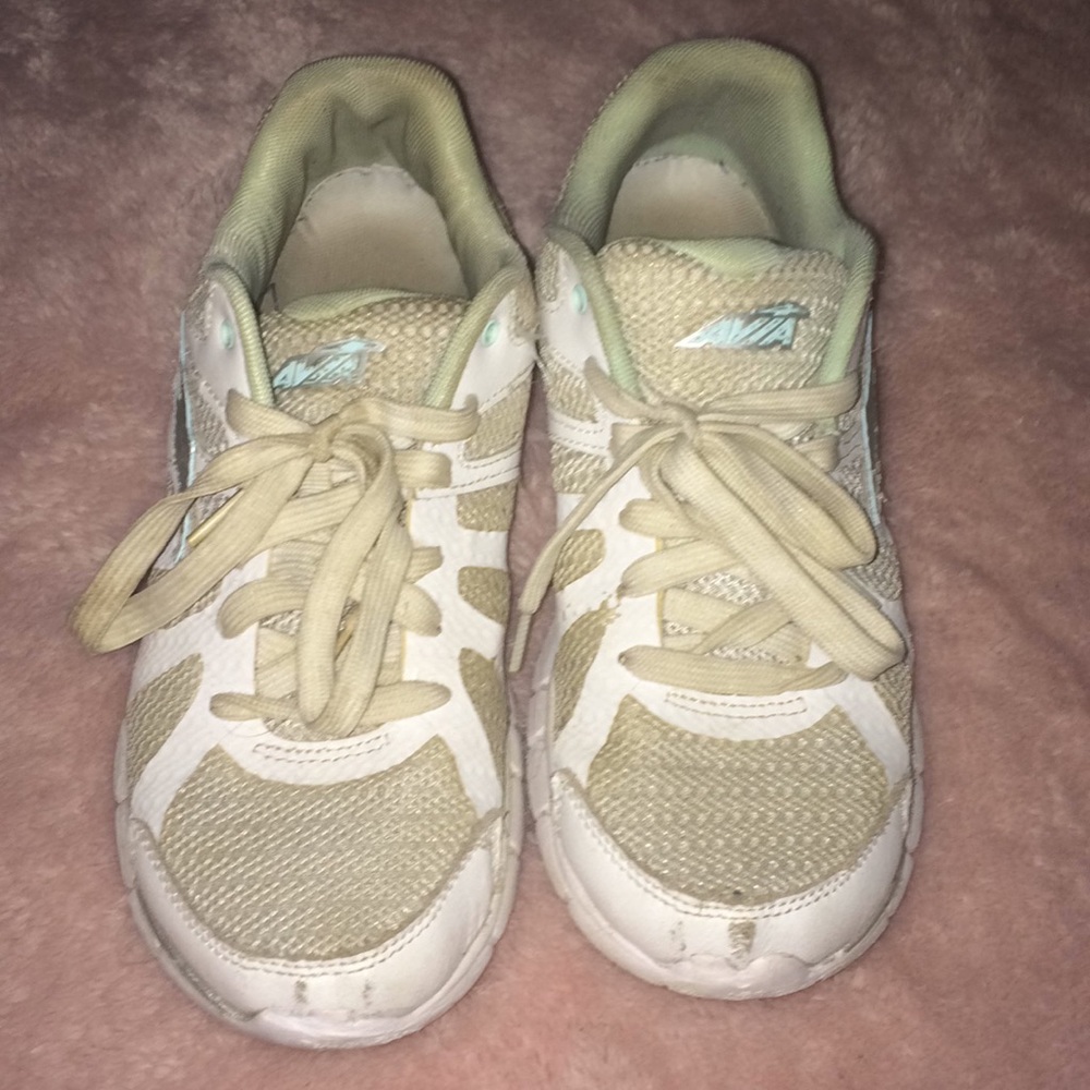 Avia women's tennis shoes 👟